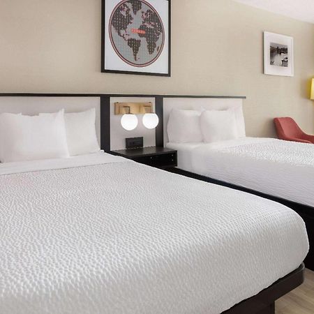Ramada By Wyndham Rome - Verona Экстерьер фото
