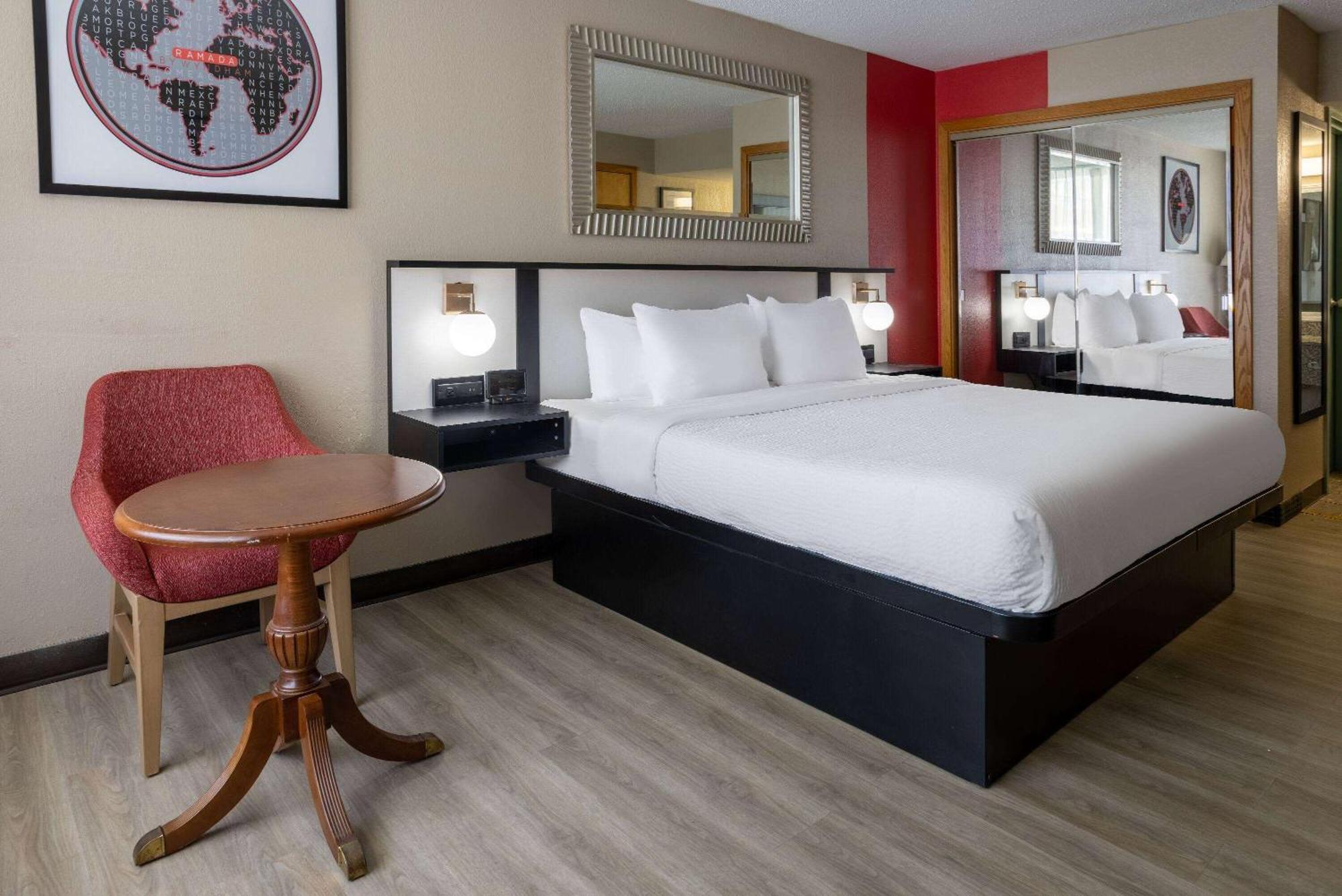 Ramada By Wyndham Rome - Verona Экстерьер фото