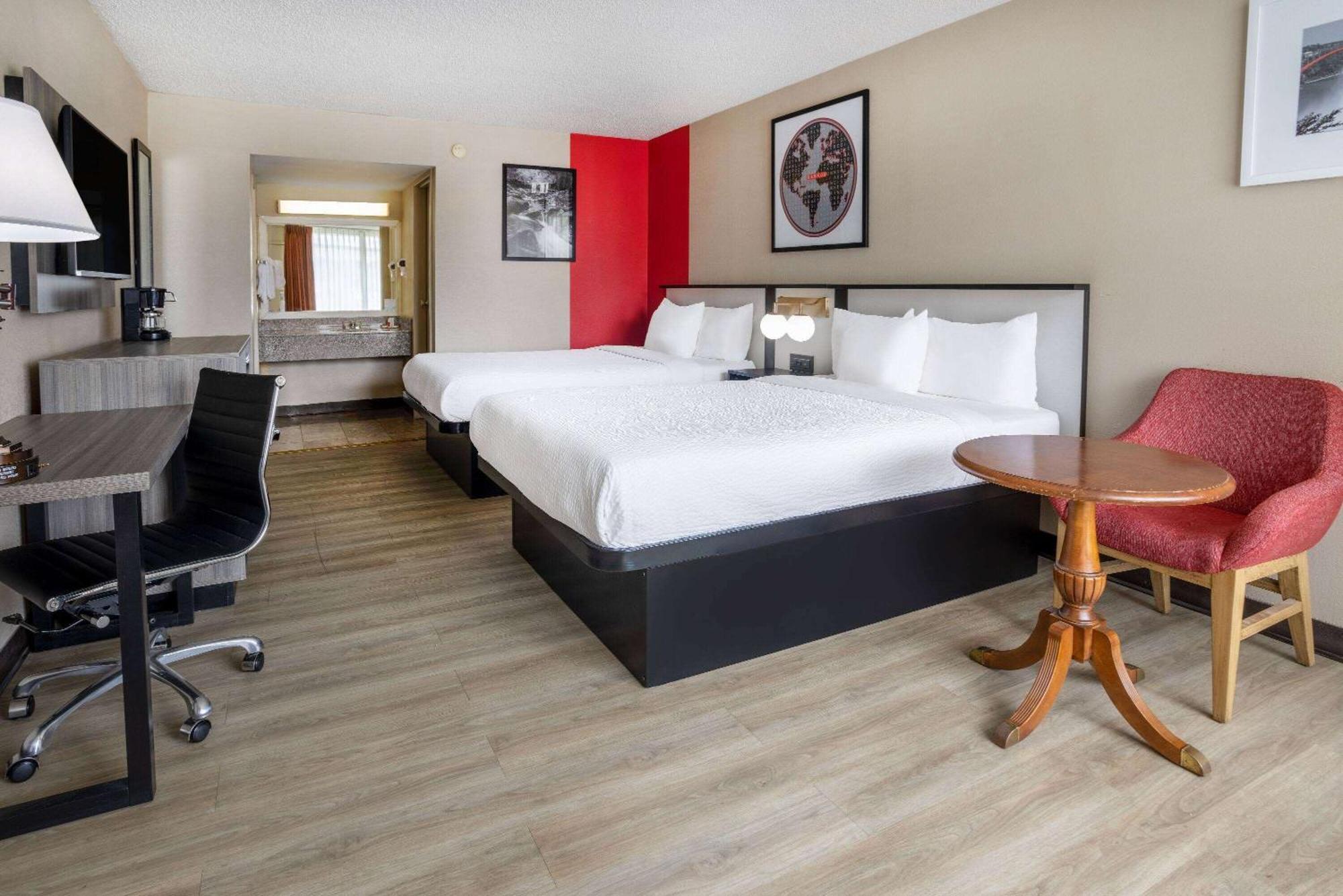 Ramada By Wyndham Rome - Verona Экстерьер фото