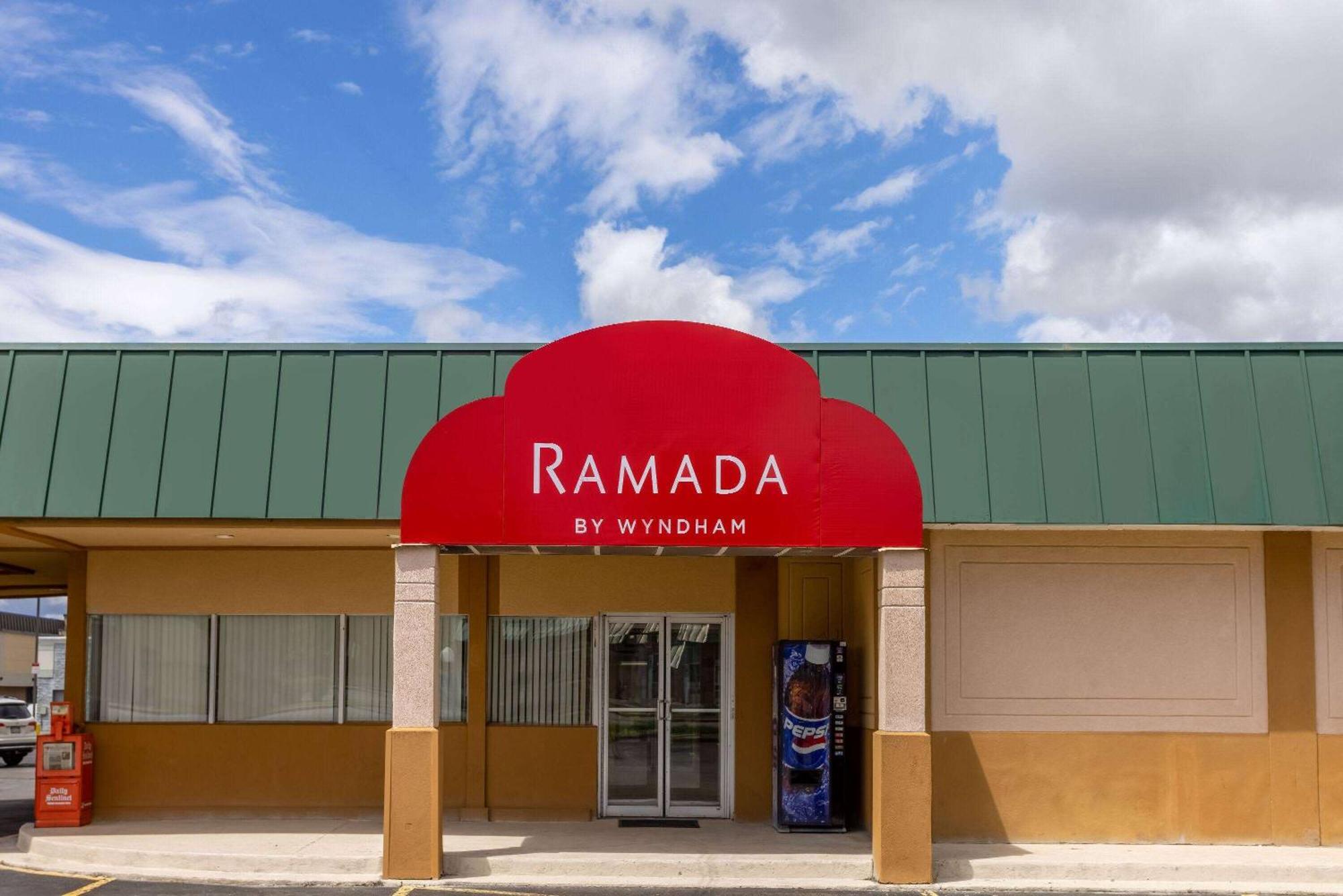 Ramada By Wyndham Rome - Verona Экстерьер фото