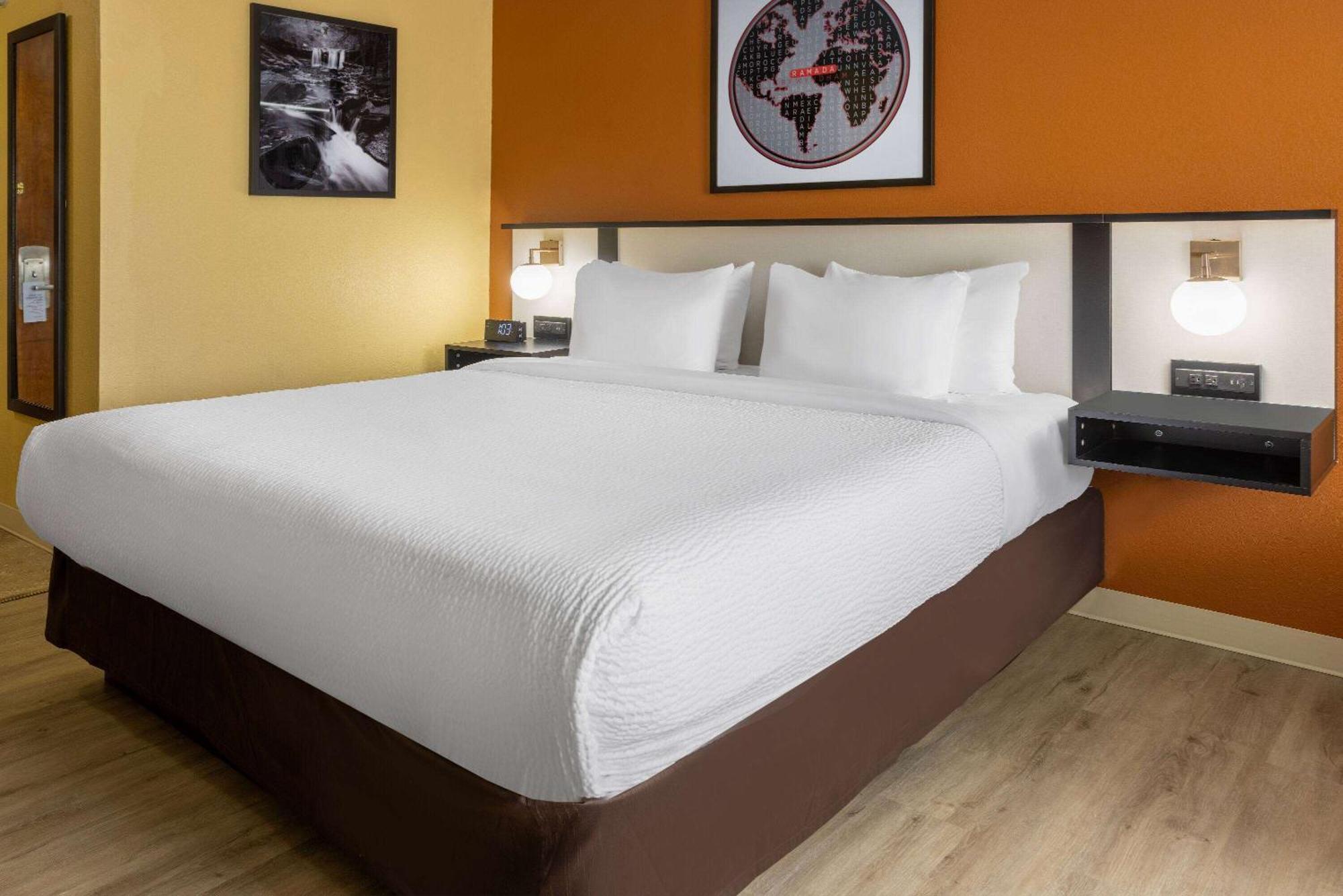 Ramada By Wyndham Rome - Verona Экстерьер фото
