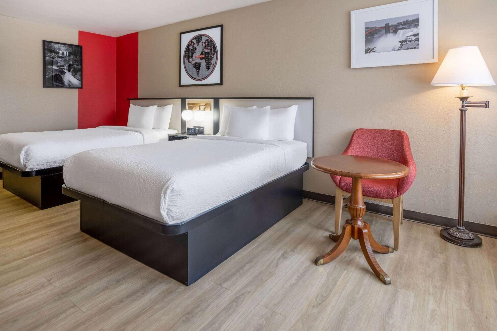 Ramada By Wyndham Rome - Verona Экстерьер фото